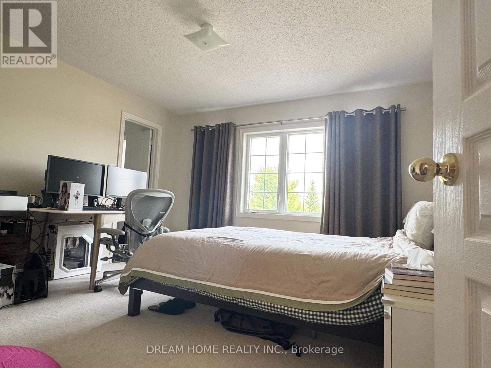 Photo 10 of 1139 Cenotaph Boulevard, Newmarket ON