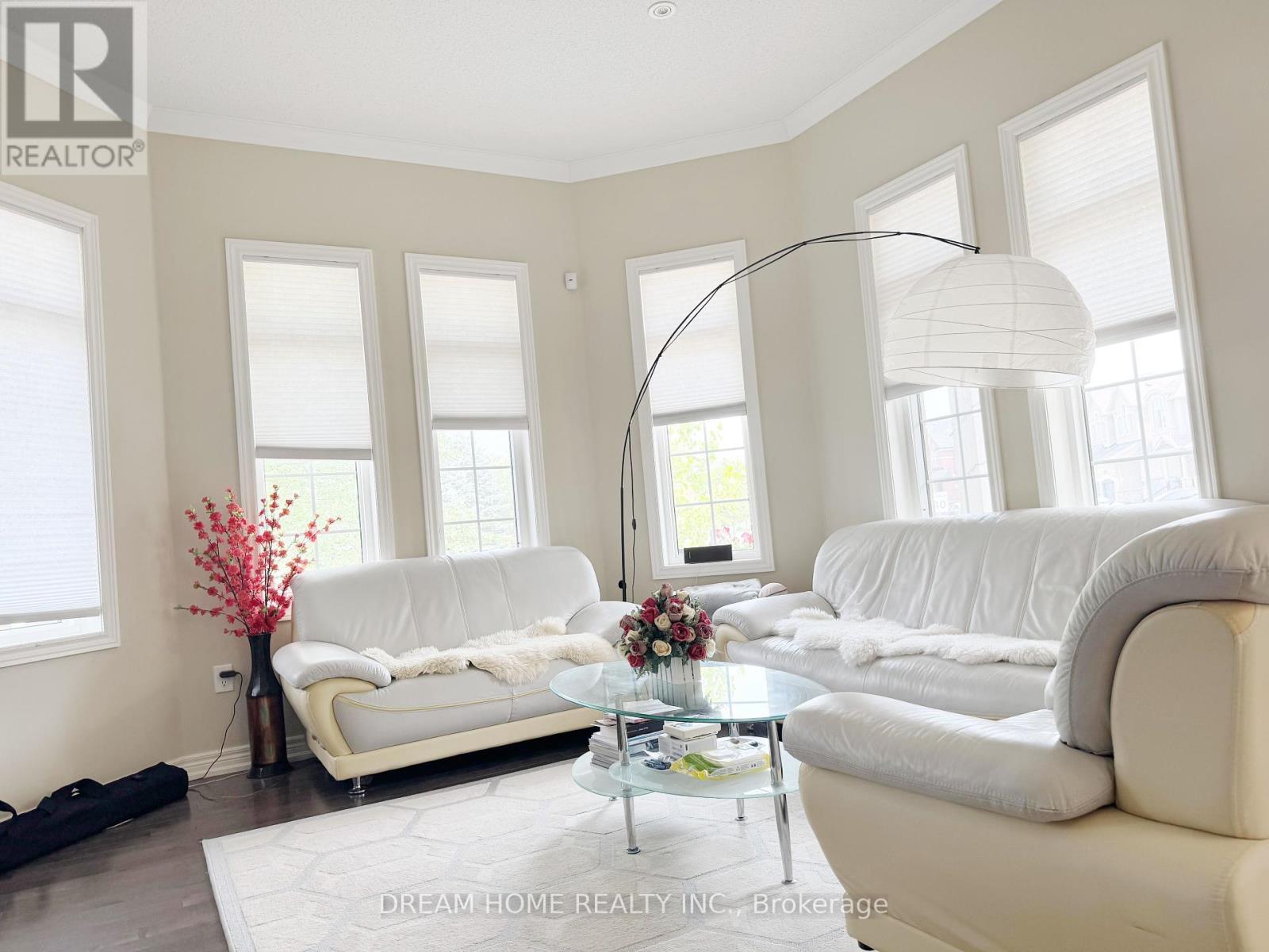 Photo 9 of 1139 Cenotaph Boulevard, Newmarket ON