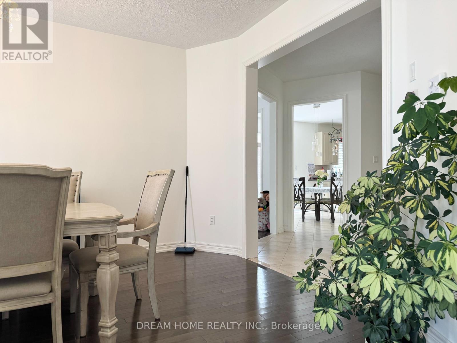Photo 17 of 1139 Cenotaph Boulevard, Newmarket ON