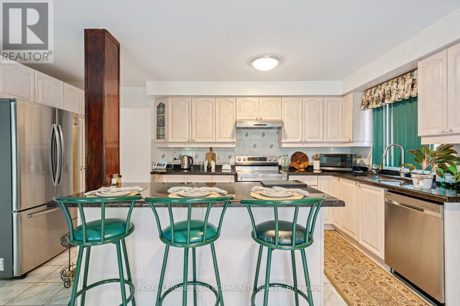 Photo 12 of 194 Carrington Drive, Richmond Hill ON