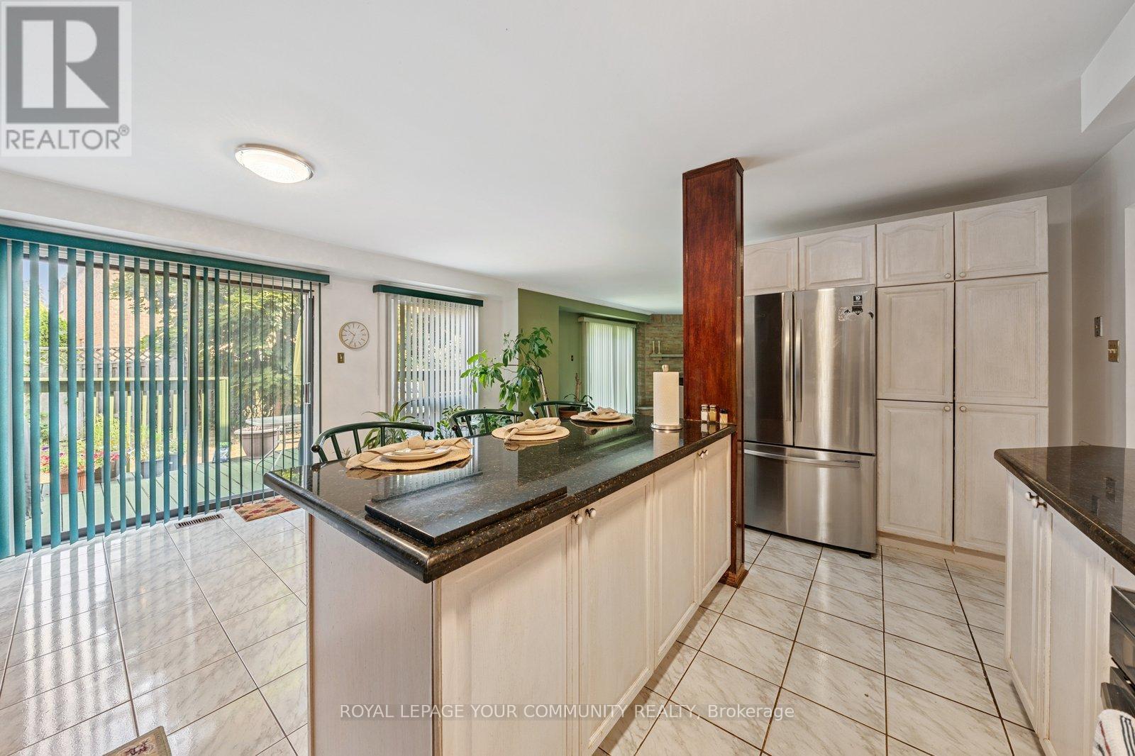 Photo 14 of 194 Carrington Drive, Richmond Hill ON