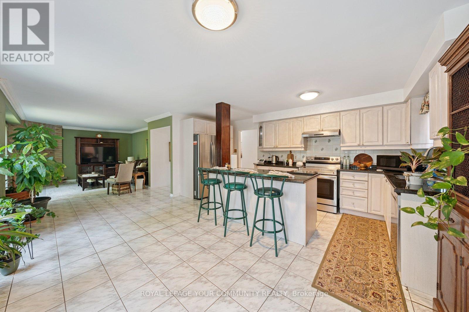 Photo 15 of 194 Carrington Drive, Richmond Hill ON