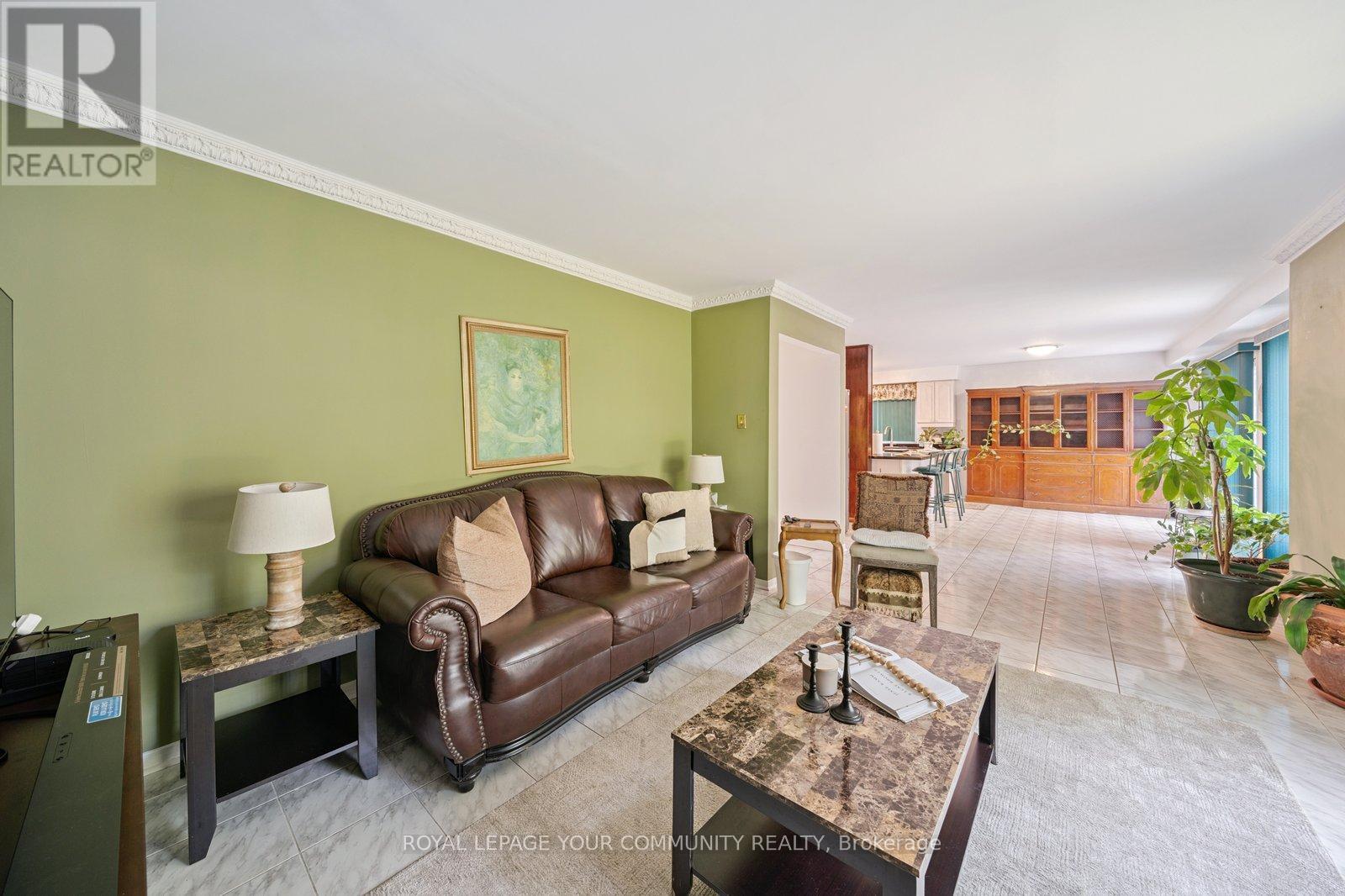 Photo 16 of 194 Carrington Drive, Richmond Hill ON