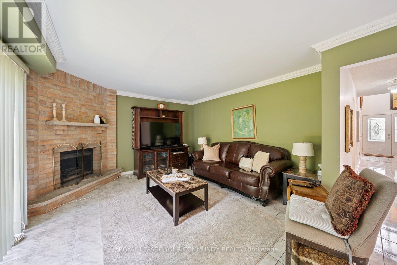 Photo 17 of 194 Carrington Drive, Richmond Hill ON