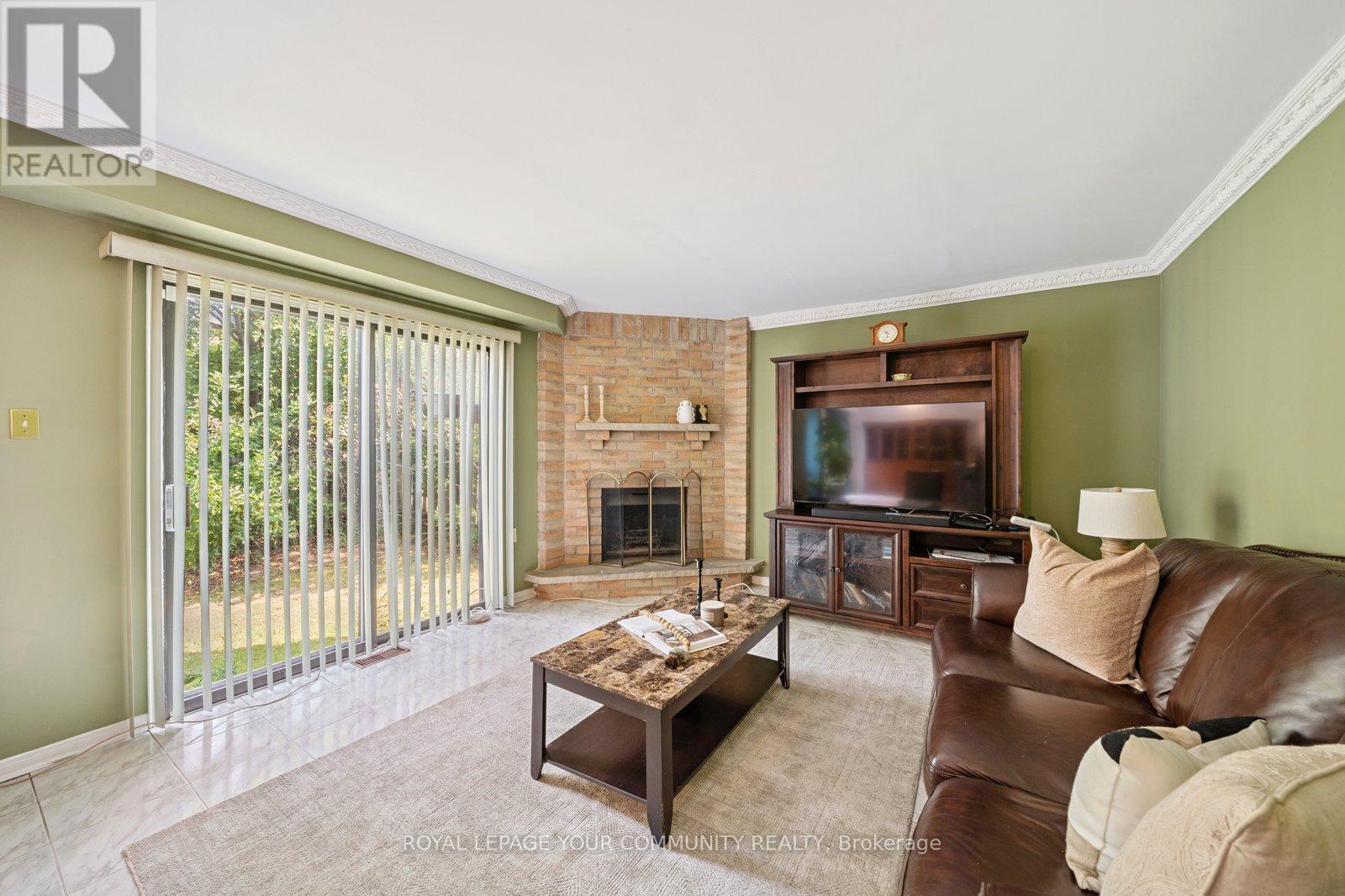 Photo 18 of 194 Carrington Drive, Richmond Hill ON