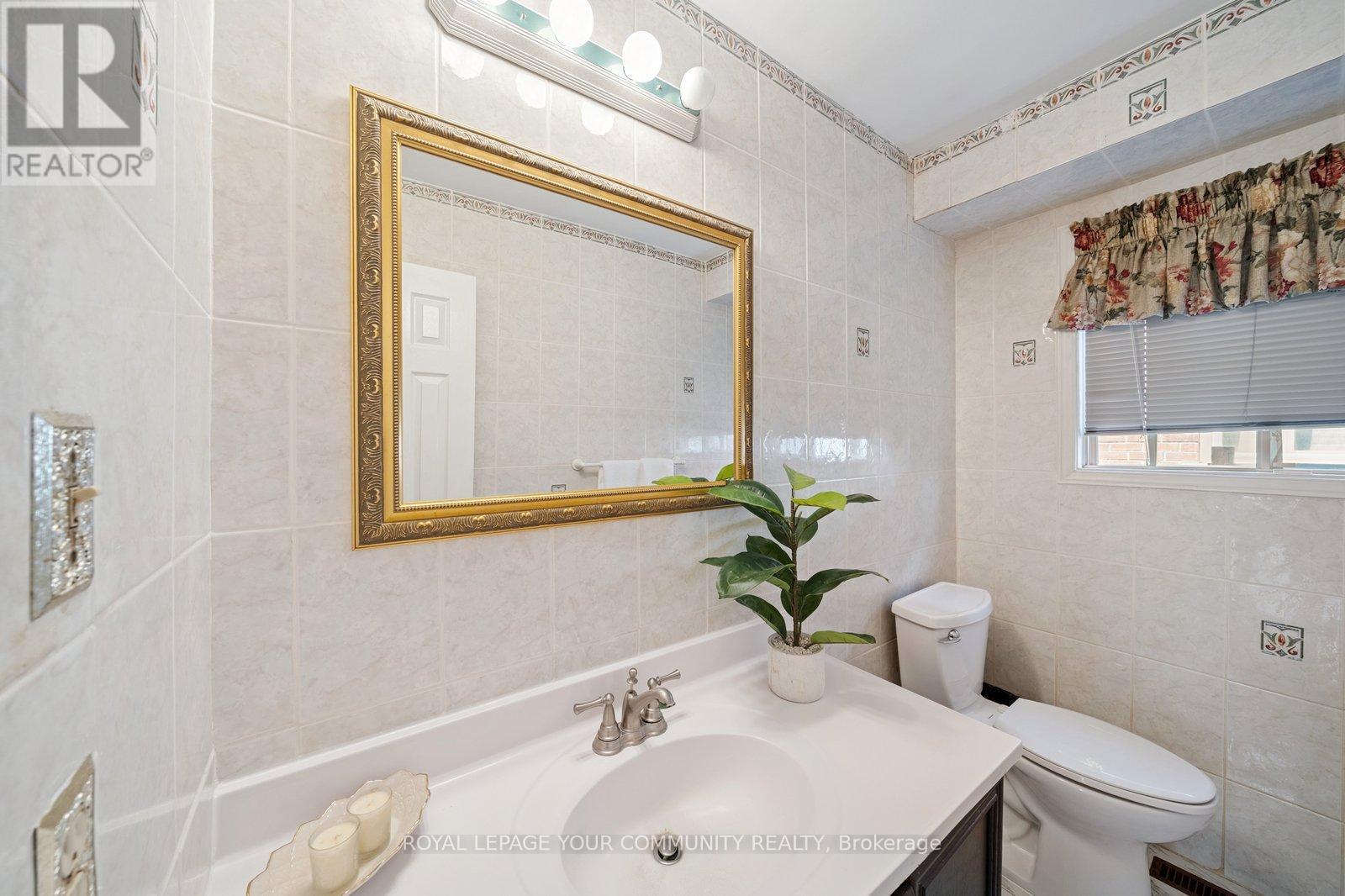 Photo 19 of 194 Carrington Drive, Richmond Hill ON