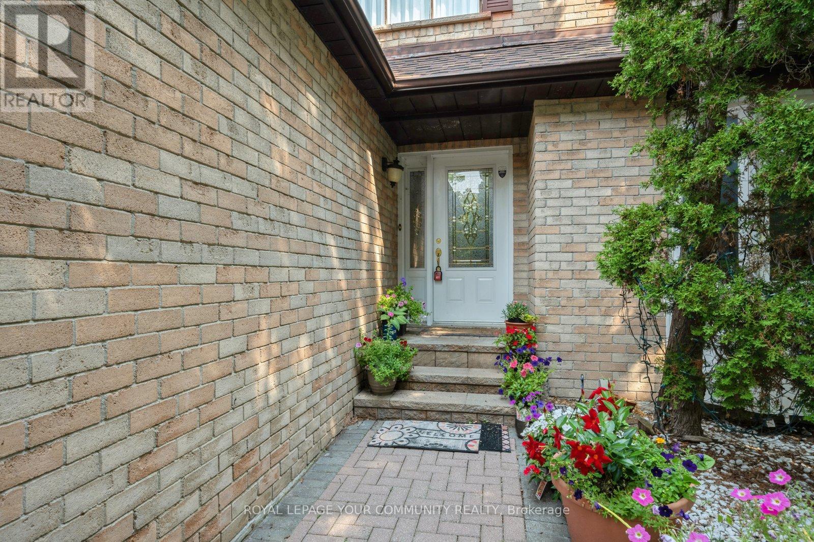 Photo 2 of 194 Carrington Drive, Richmond Hill ON
