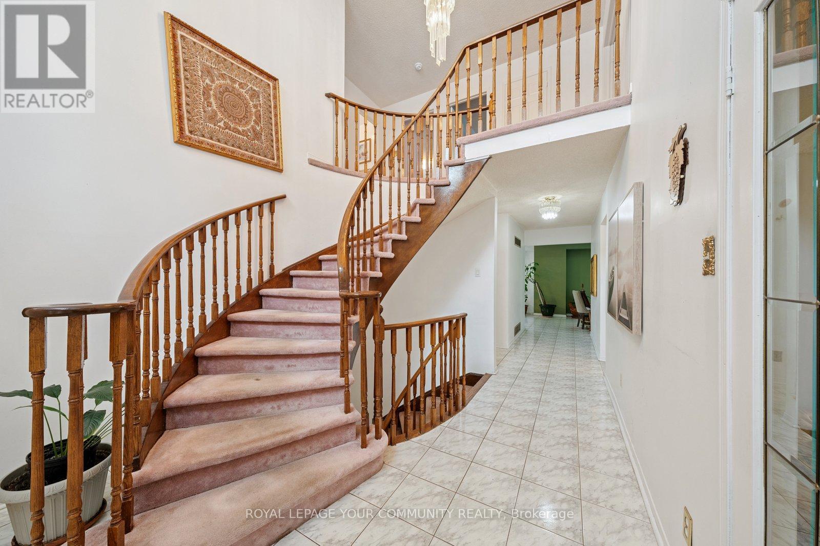 Photo 21 of 194 Carrington Drive, Richmond Hill ON