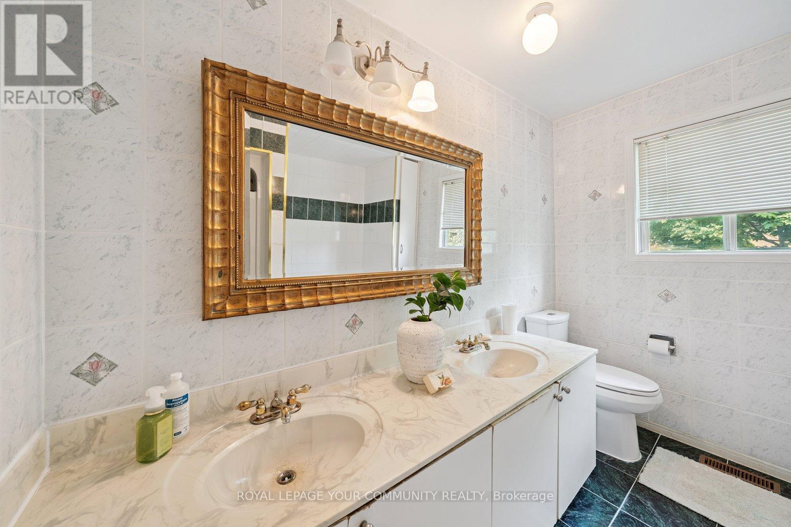 Photo 24 of 194 Carrington Drive, Richmond Hill ON