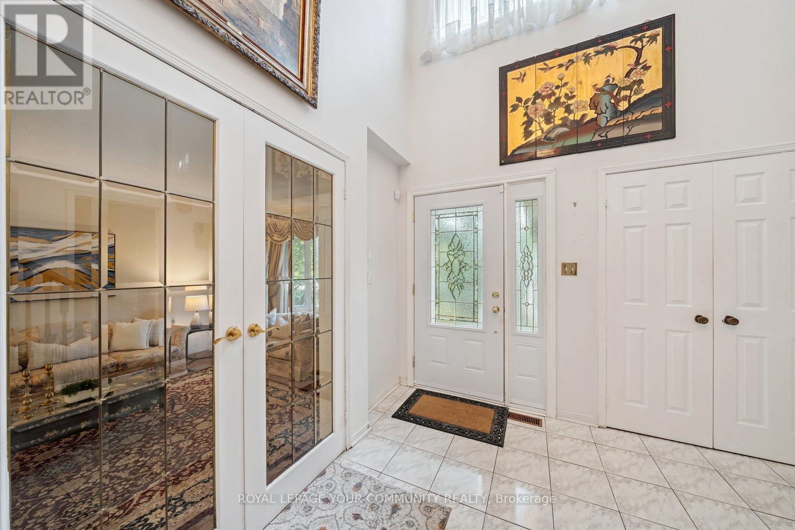 Photo 3 of 194 Carrington Drive, Richmond Hill ON