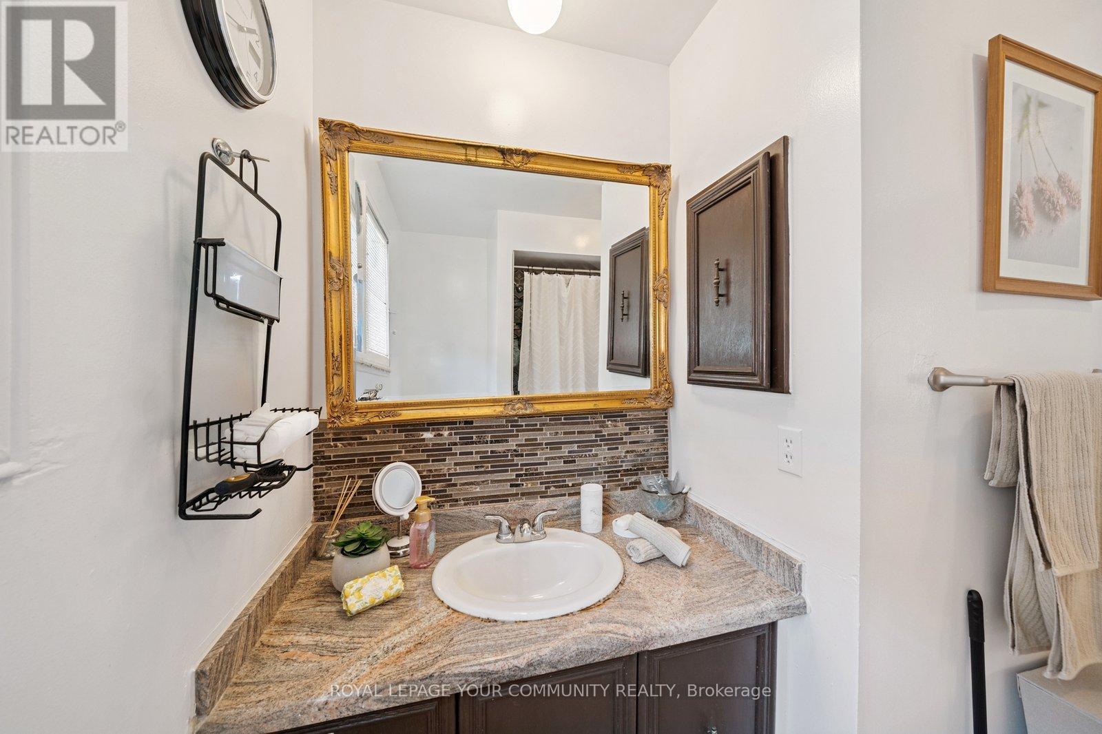 Photo 32 of 194 Carrington Drive, Richmond Hill ON