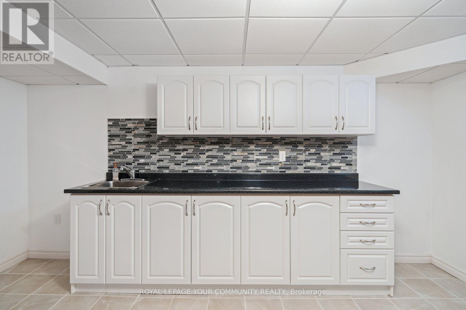 Photo 35 of 194 Carrington Drive, Richmond Hill ON