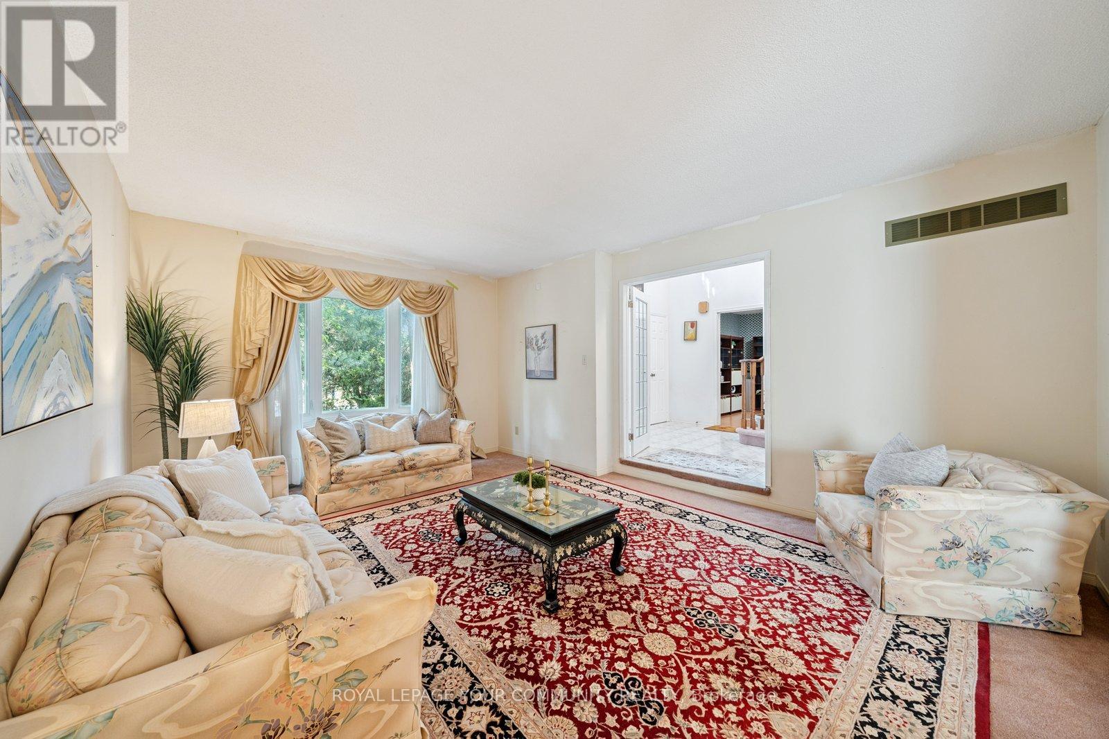 Photo 5 of 194 Carrington Drive, Richmond Hill ON