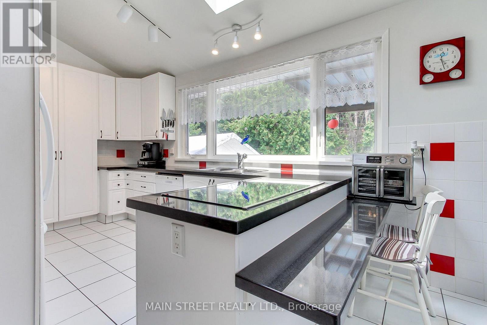 Photo 35 of 241 Andrew Street, Newmarket ON