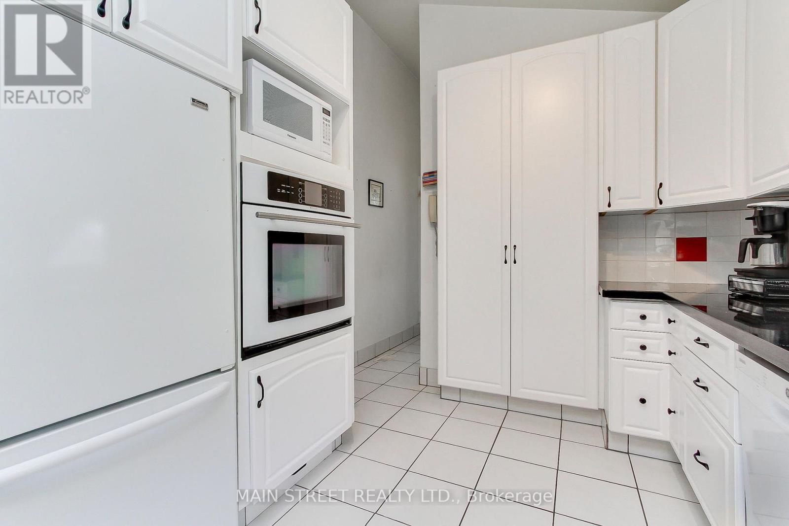 Photo 19 of 241 Andrew Street, Newmarket ON