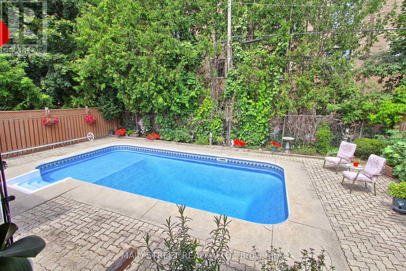 Photo 12 of 241 Andrew Street, Newmarket ON