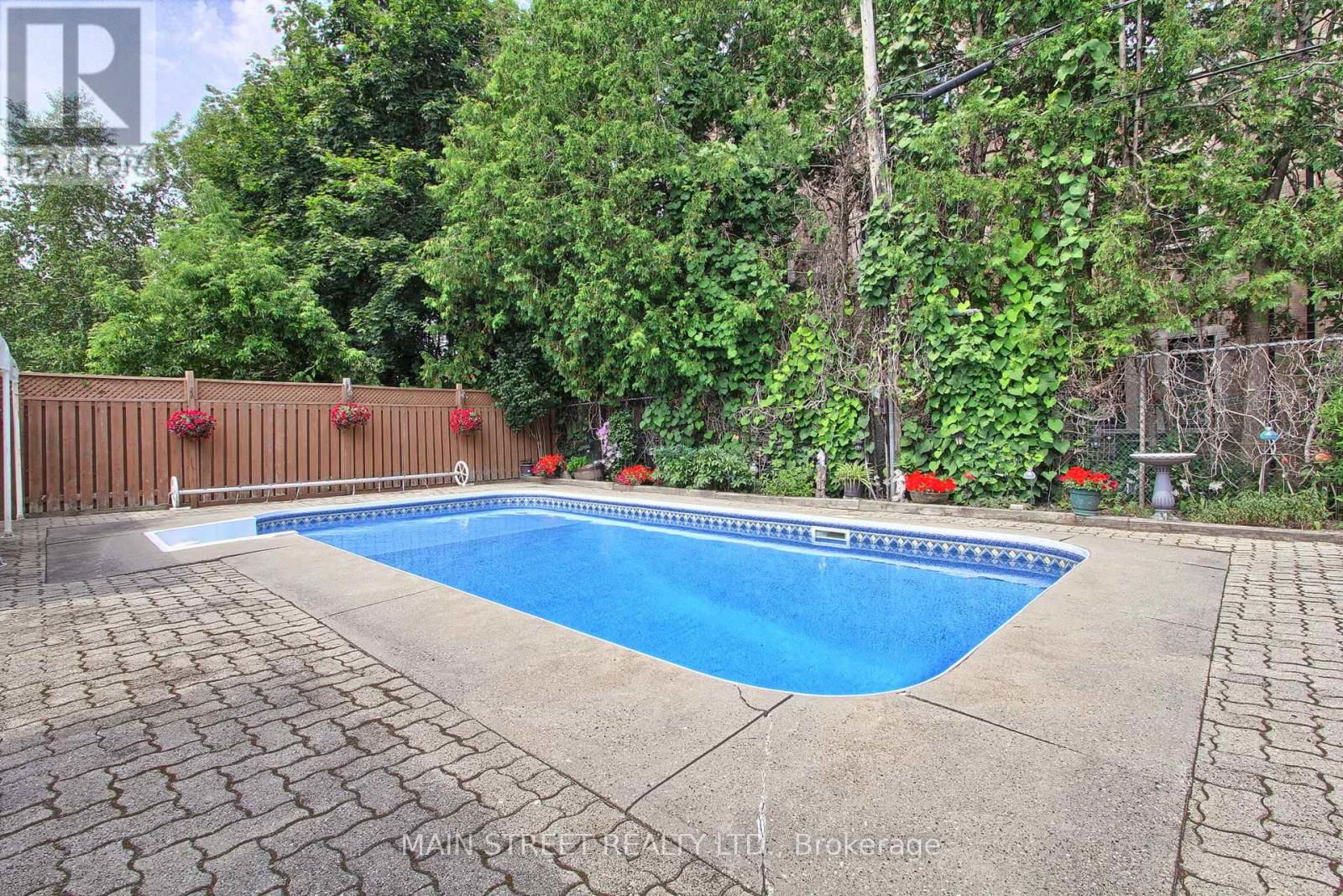 Photo 21 of 241 Andrew Street, Newmarket ON