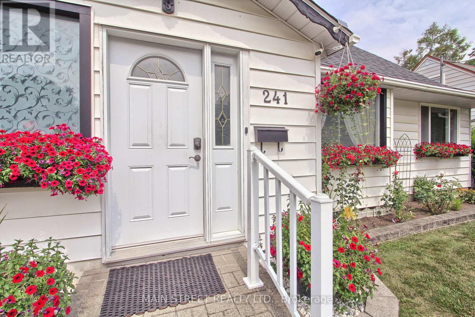 Photo 29 of 241 Andrew Street, Newmarket ON