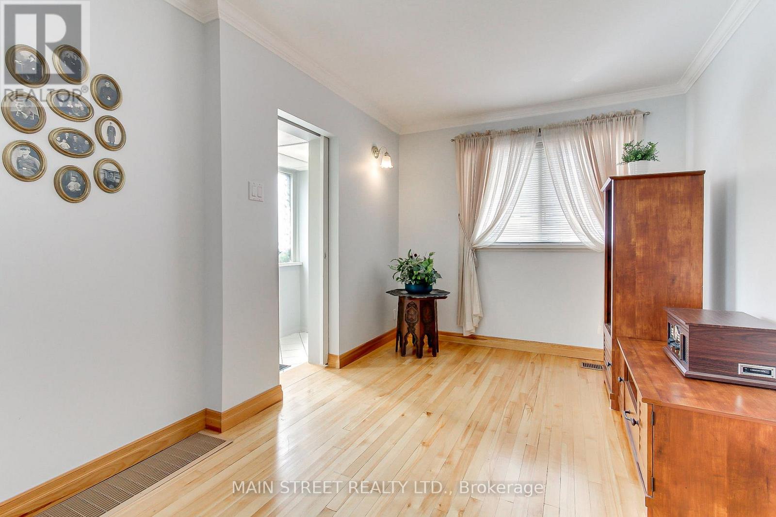 Photo 33 of 241 Andrew Street, Newmarket ON