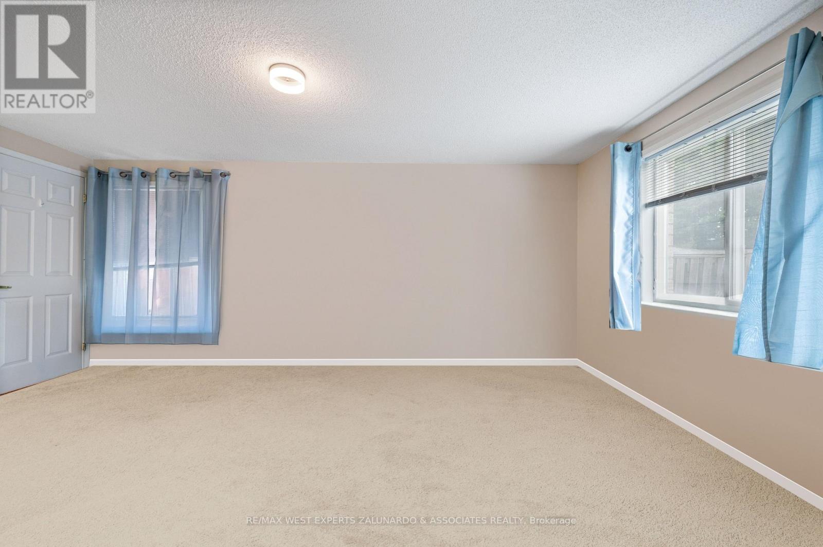 Photo 7 of 11 Raymond Crescent, Barrie ON