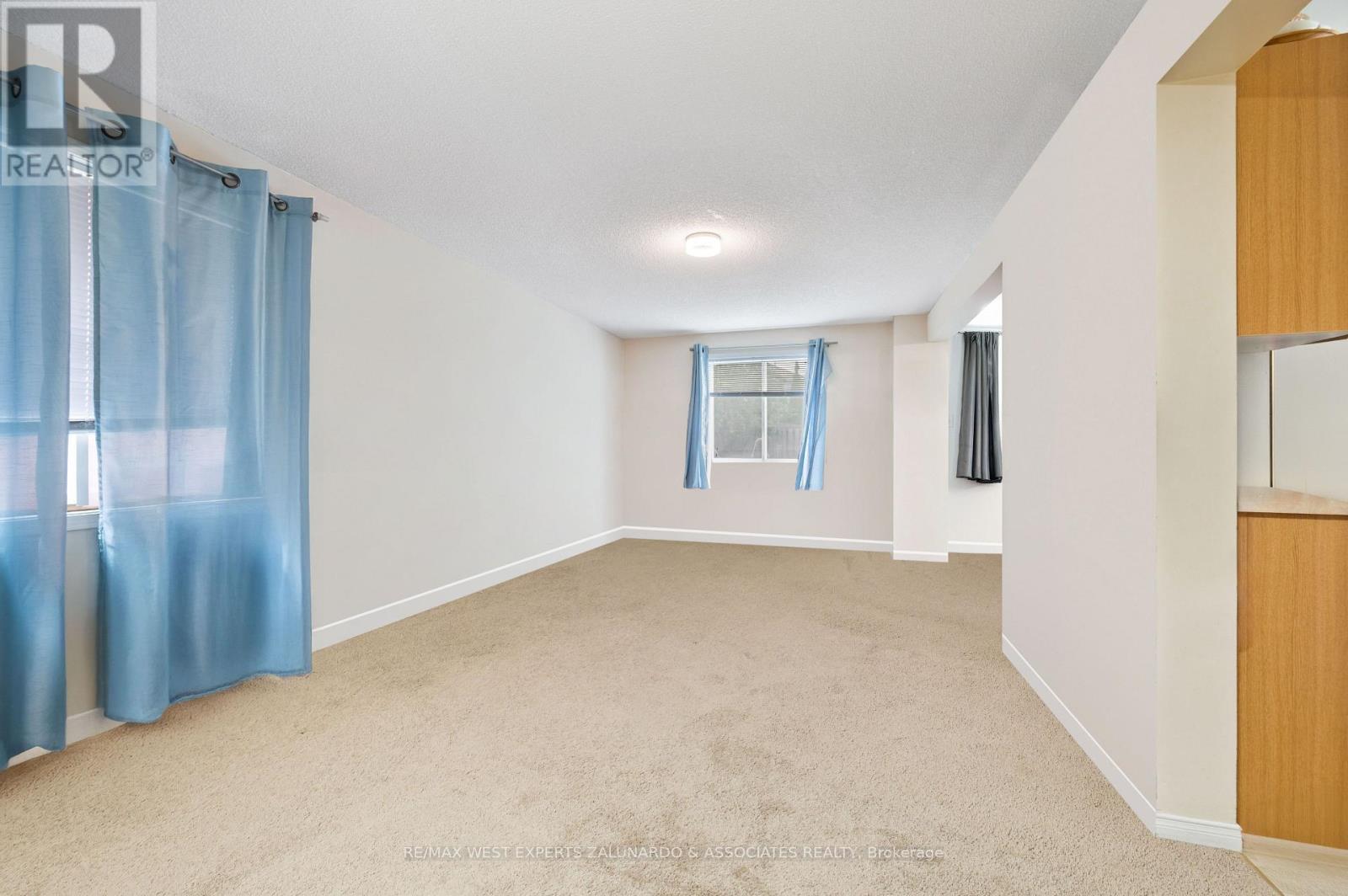 Photo 16 of 11 Raymond Crescent, Barrie ON