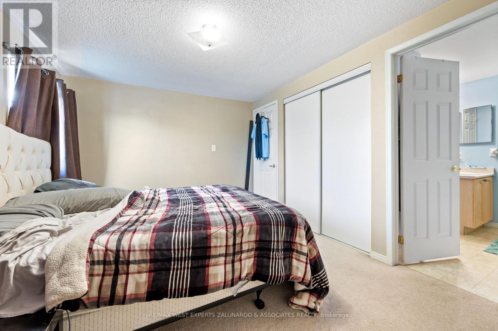 Photo 14 of 11 Raymond Crescent, Barrie ON