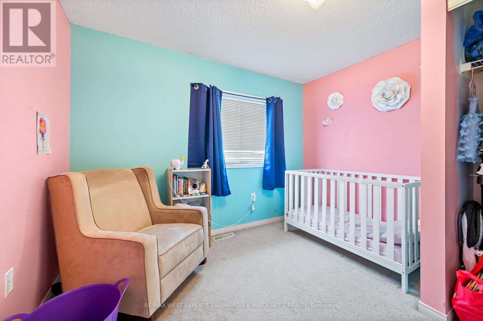 Photo 21 of 11 Raymond Crescent, Barrie ON