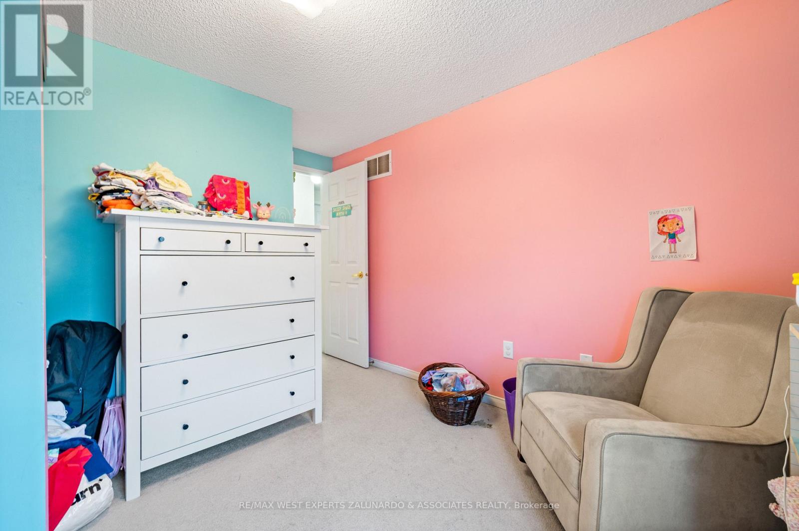 Photo 17 of 11 Raymond Crescent, Barrie ON
