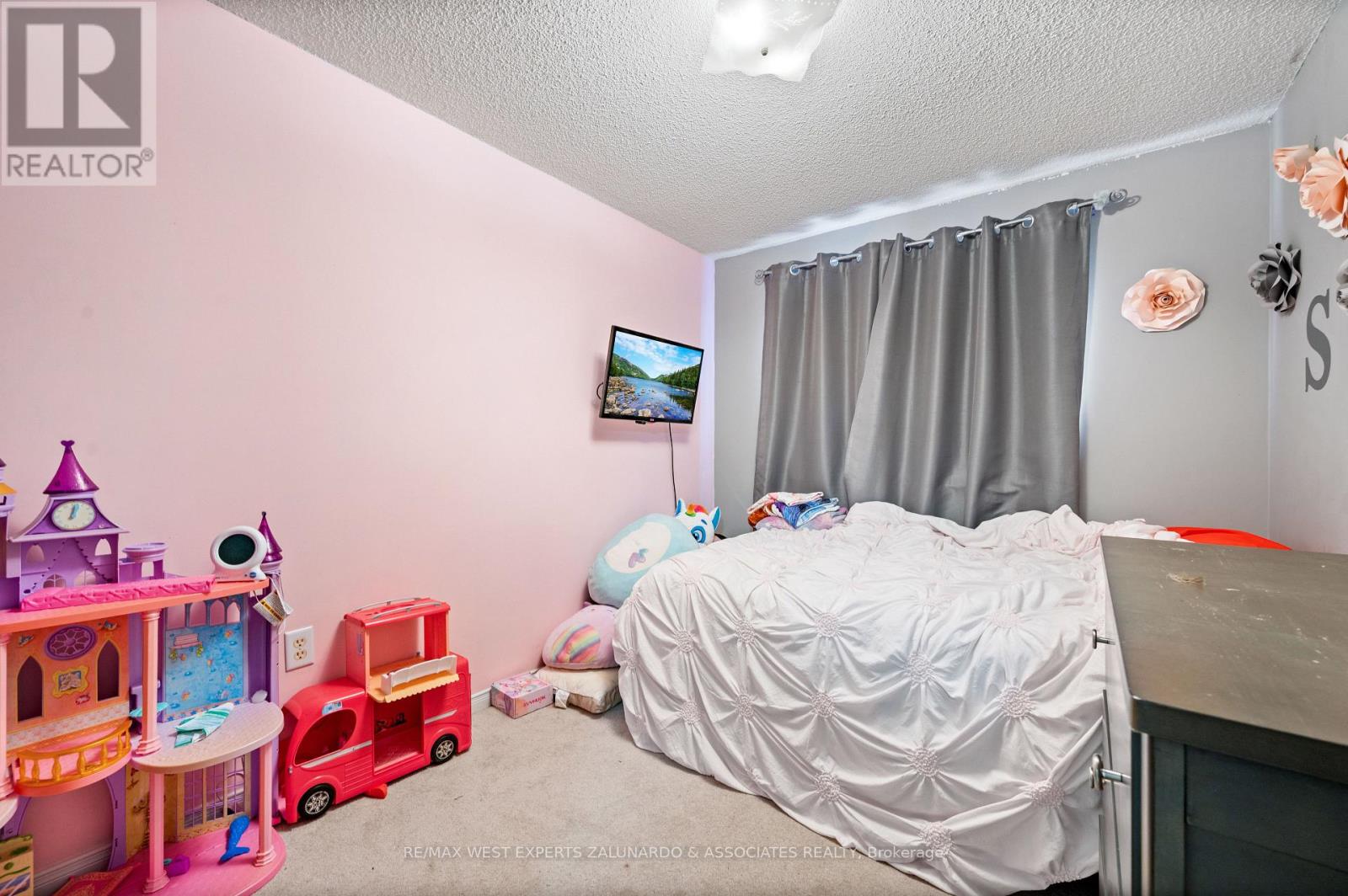 Photo 12 of 11 Raymond Crescent, Barrie ON