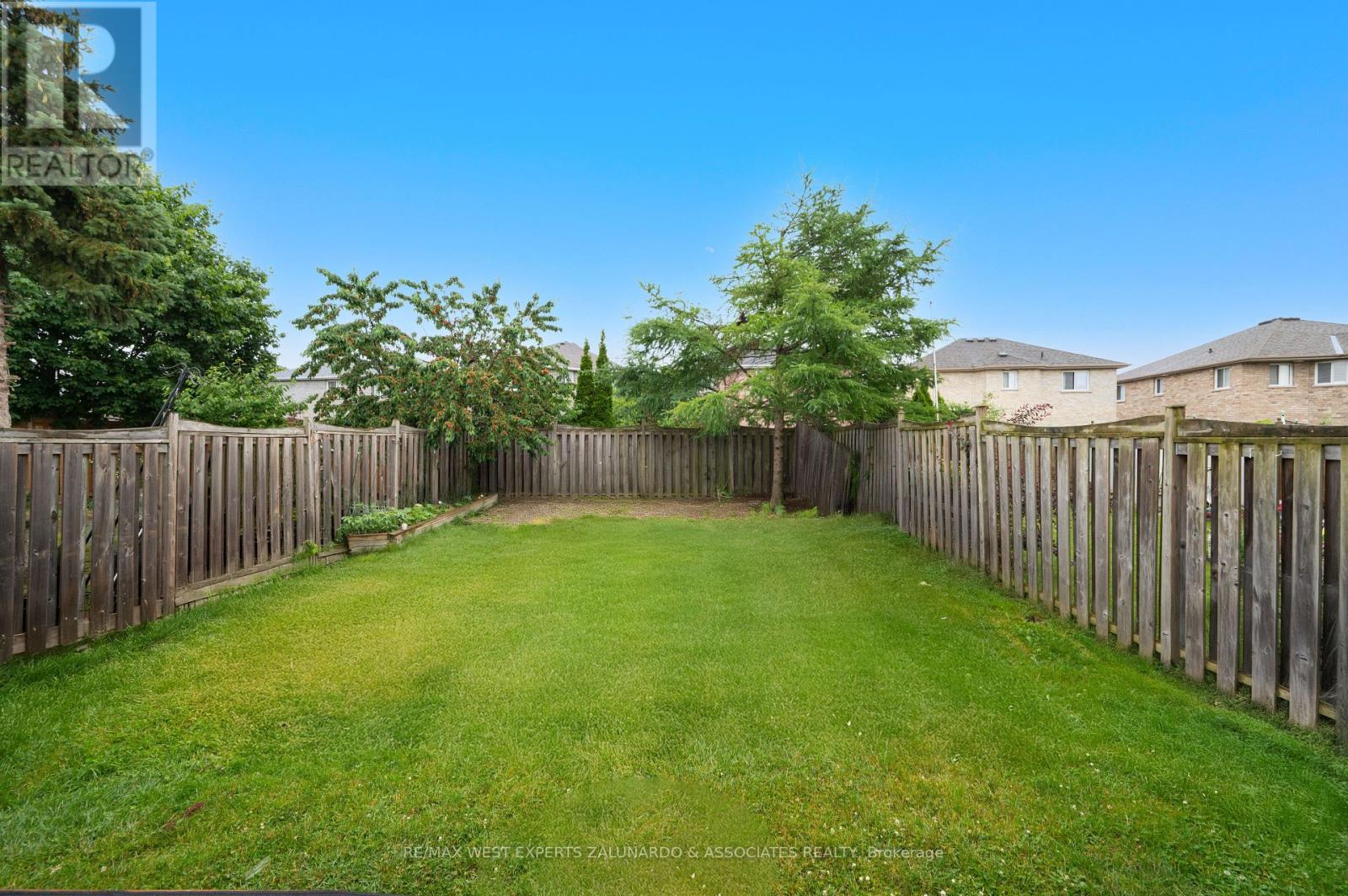 Photo 26 of 11 Raymond Crescent, Barrie ON