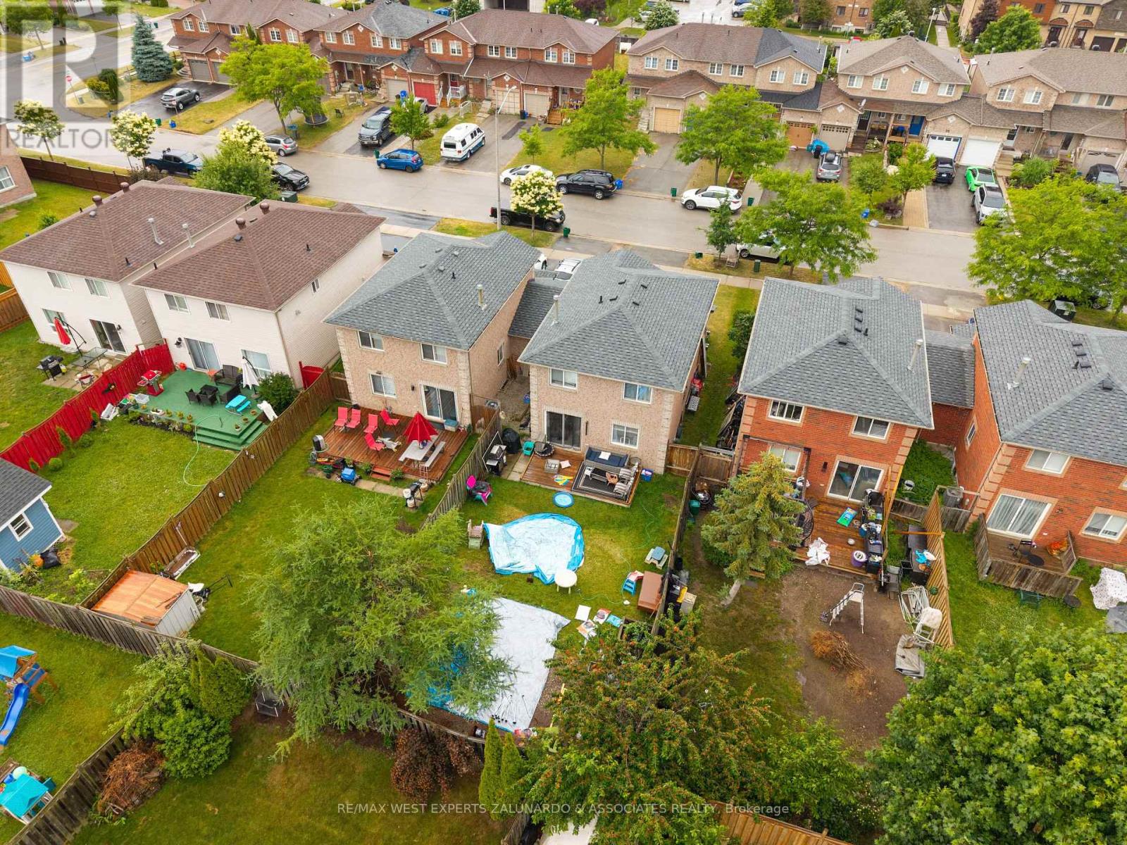 Photo 3 of 11 Raymond Crescent, Barrie ON