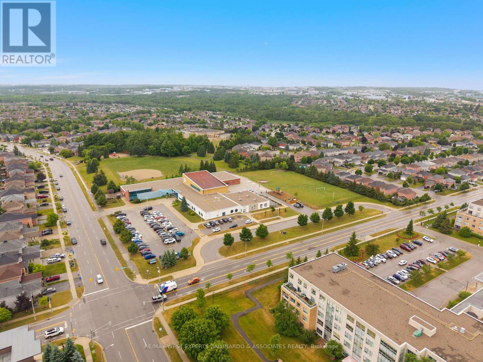Photo 22 of 11 Raymond Crescent, Barrie ON