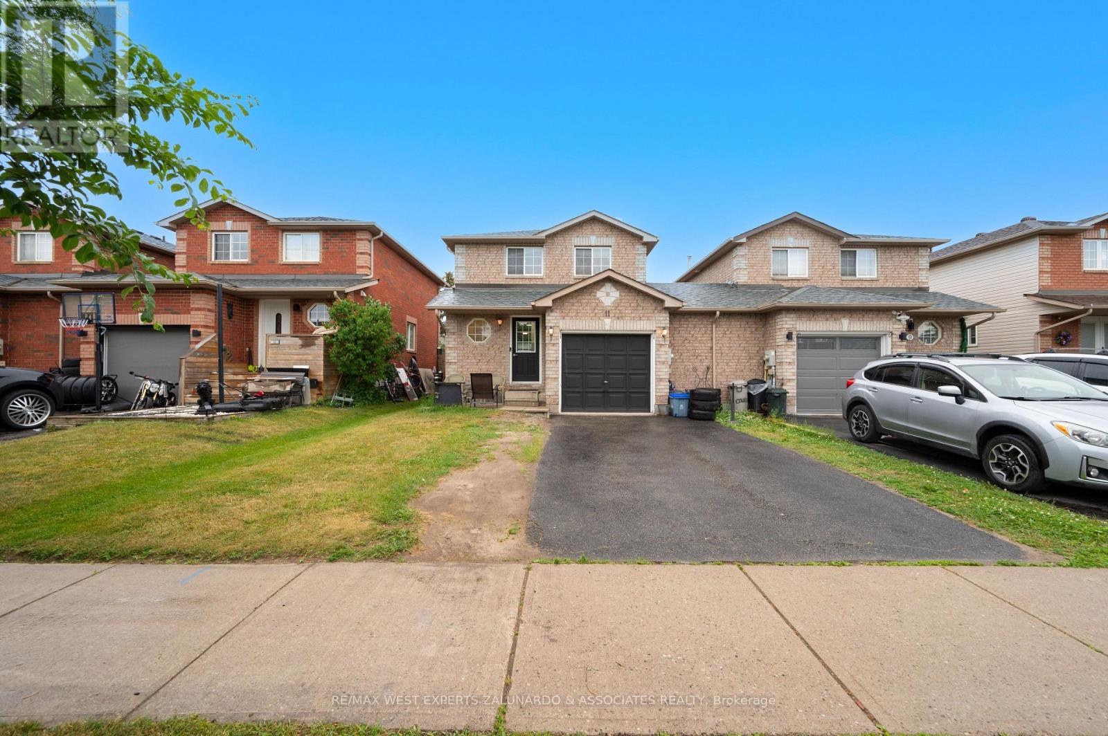Photo 25 of 11 Raymond Crescent, Barrie ON