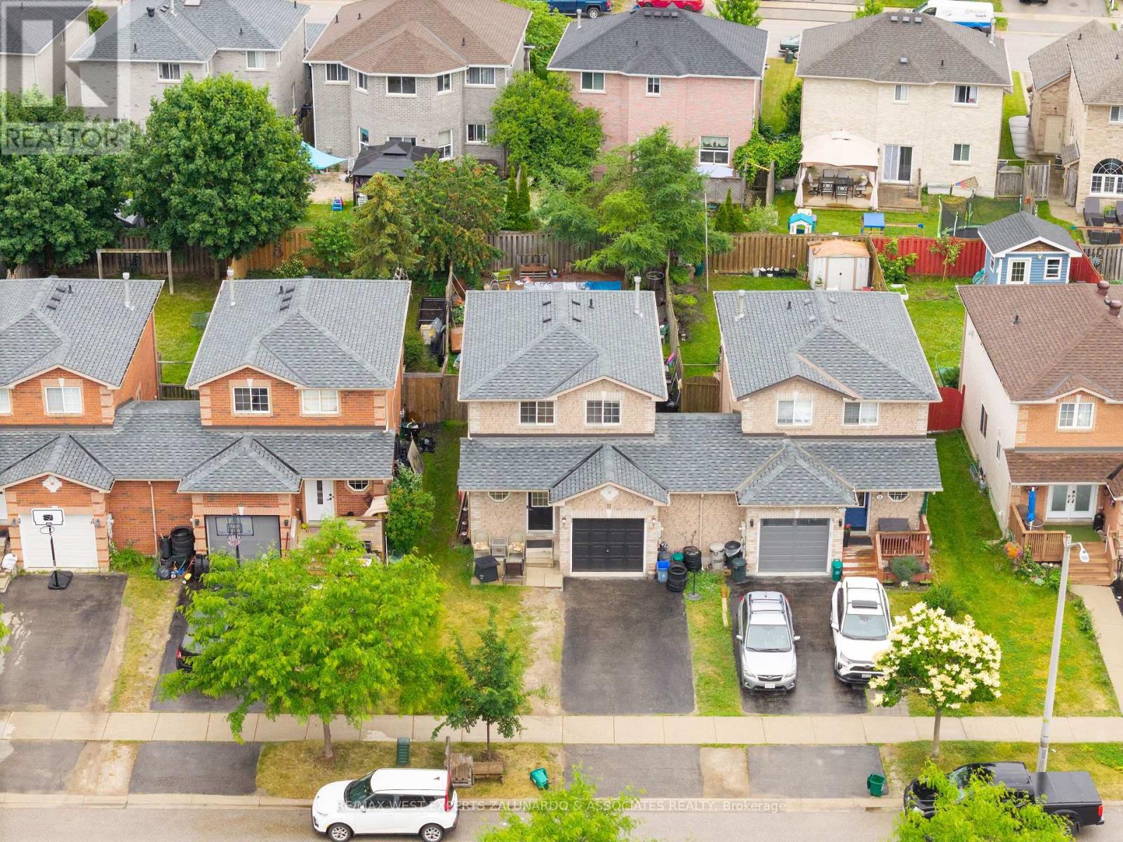 Photo 15 of 11 Raymond Crescent, Barrie ON