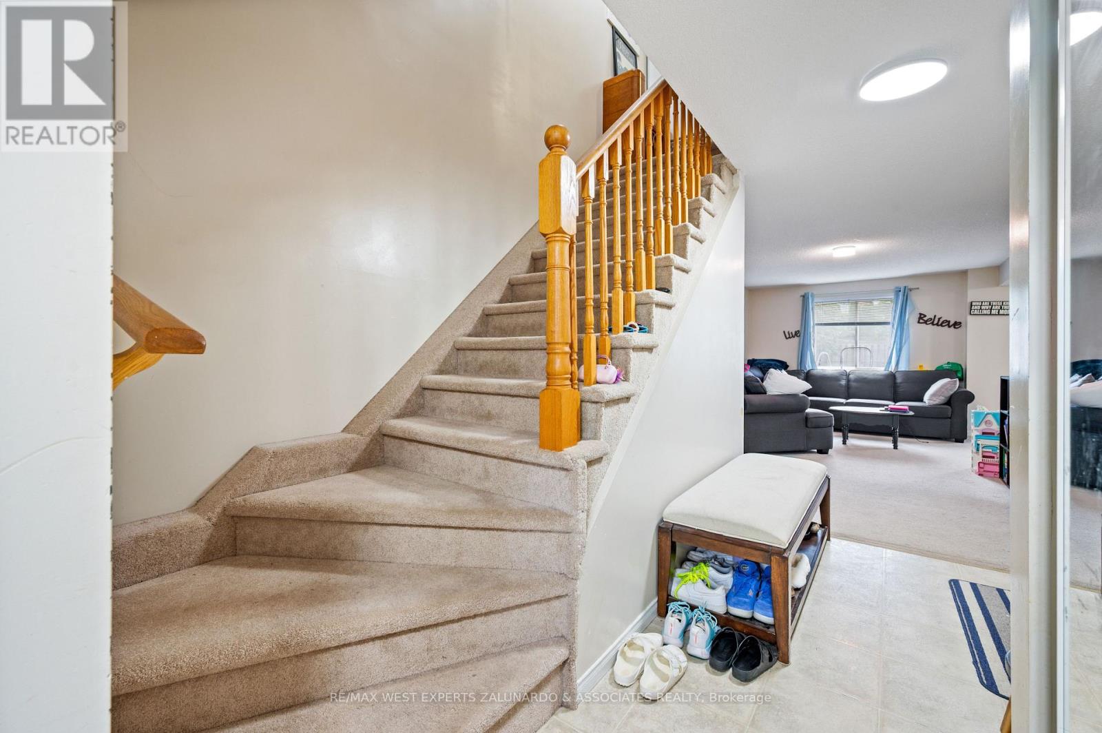 Photo 5 of 11 Raymond Crescent, Barrie ON