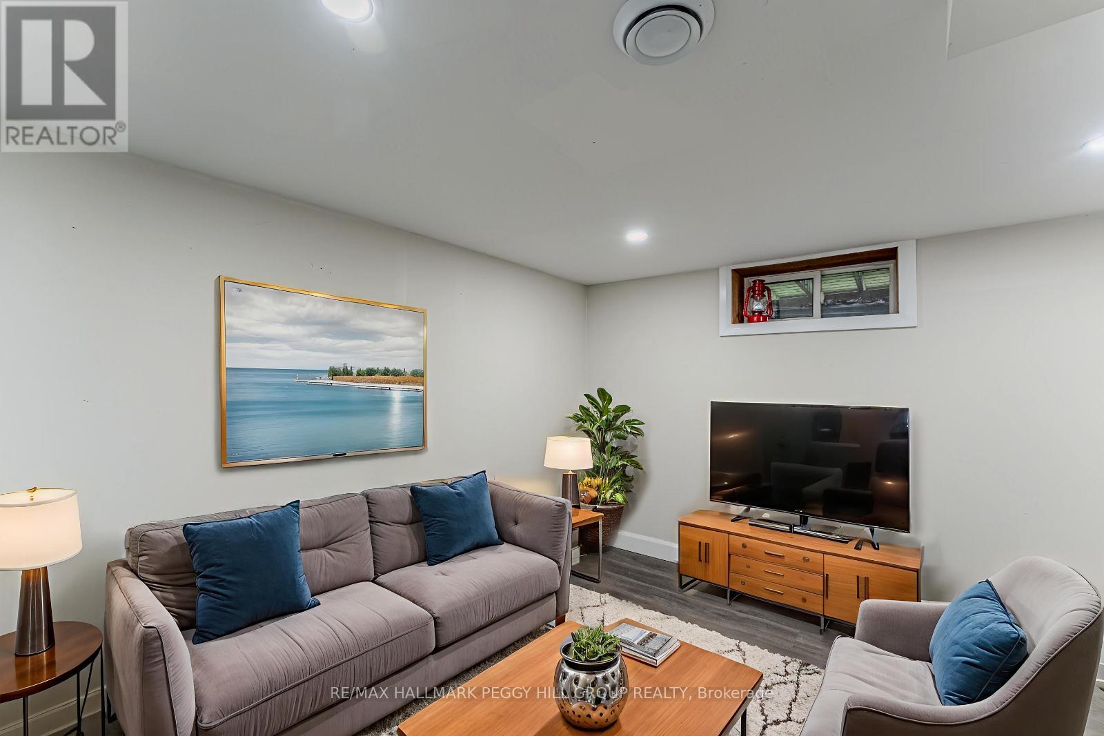 Photo 2 of 14 Cumberland Street, Barrie ON