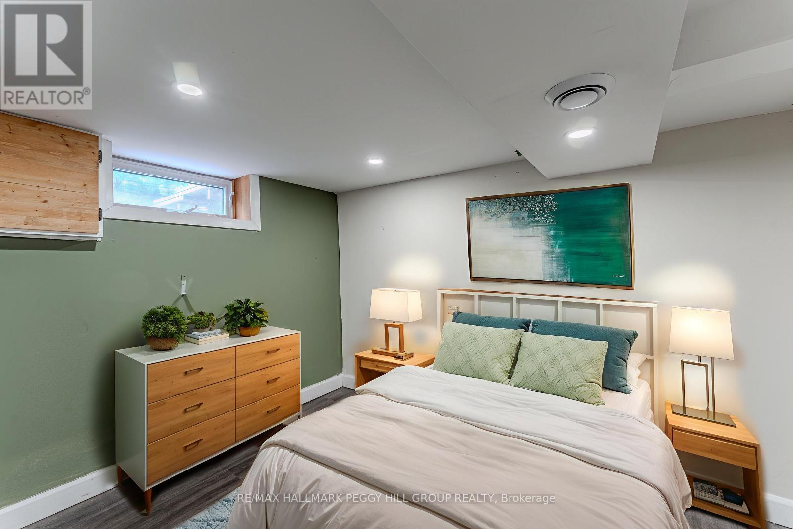 Photo 24 of 14 Cumberland Street, Barrie ON