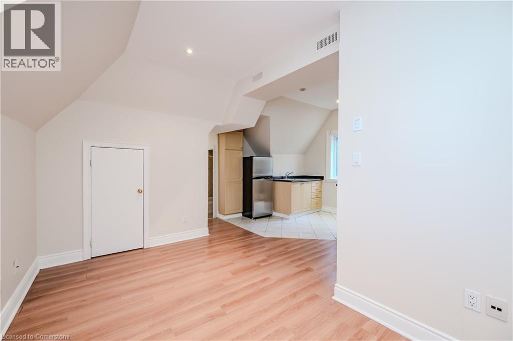 Photo 5 of 14 Forest Avenue Street S, Hamilton ON