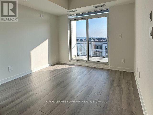 Photo 4 of 405 1440 Clarriage Court, Milton ON