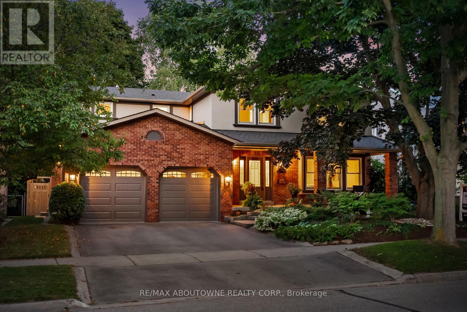 Photo 1 of 2262 Constance Drive, Oakville ON