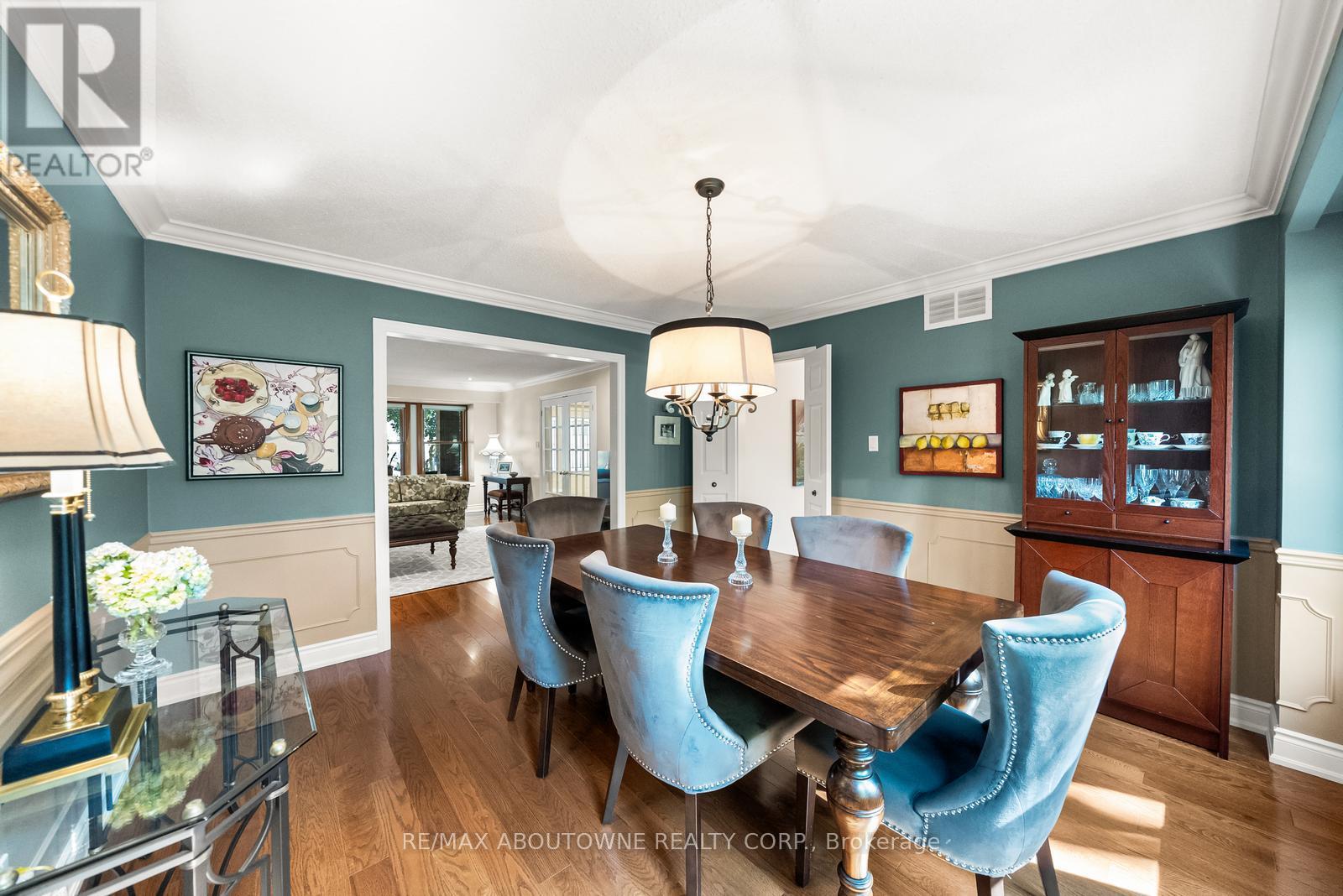 Photo 10 of 2262 Constance Drive, Oakville ON