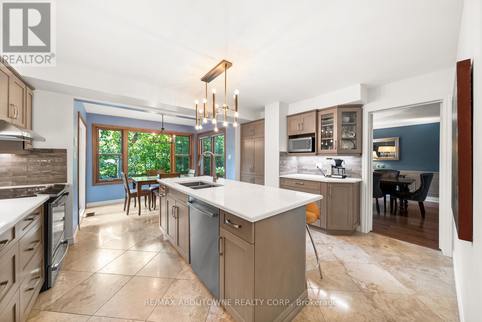 Photo 13 of 2262 Constance Drive, Oakville ON