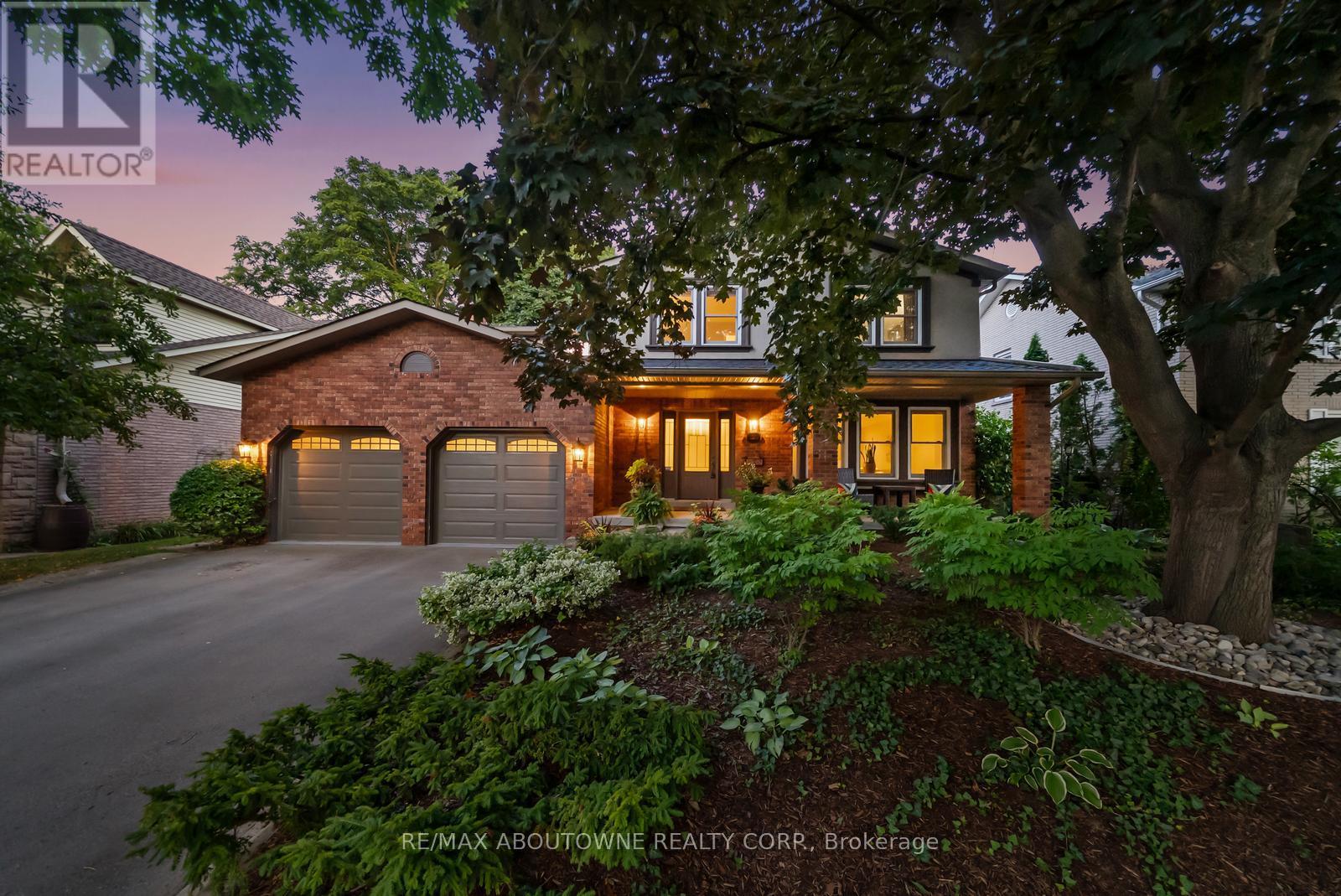 Photo 2 of 2262 Constance Drive, Oakville ON