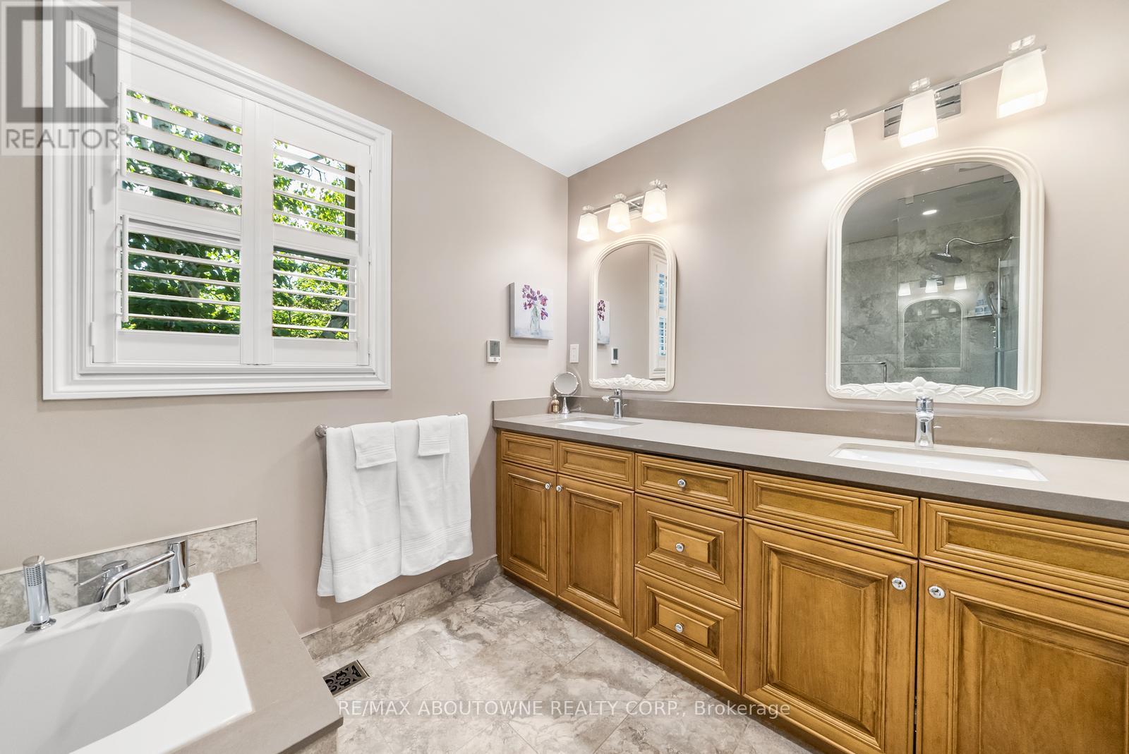 Photo 27 of 2262 Constance Drive, Oakville ON