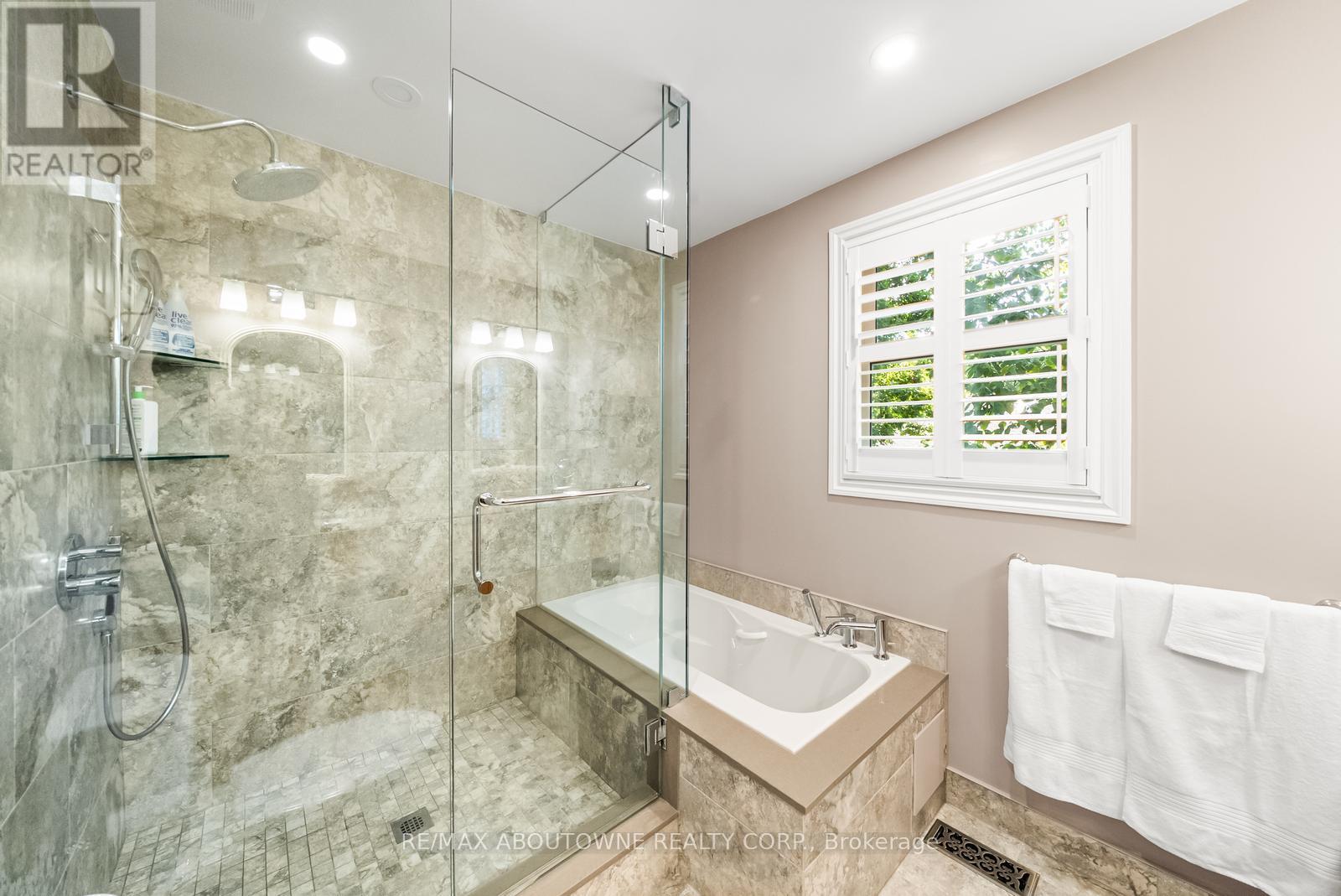 Photo 28 of 2262 Constance Drive, Oakville ON