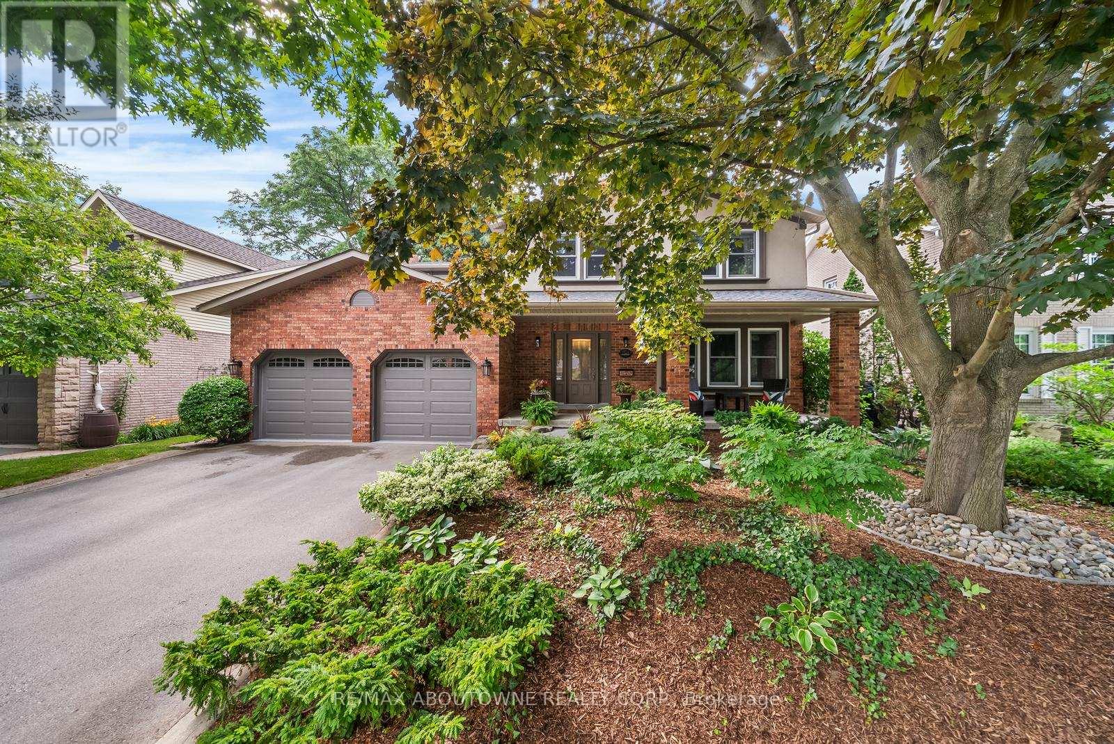 Photo 3 of 2262 Constance Drive, Oakville ON