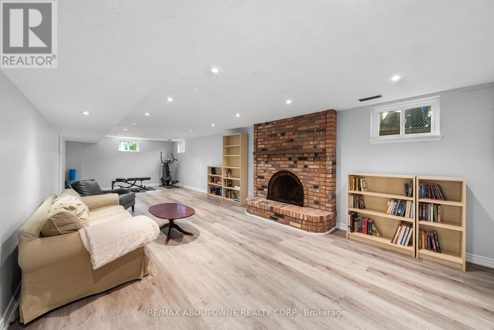 Photo 36 of 2262 Constance Drive, Oakville ON