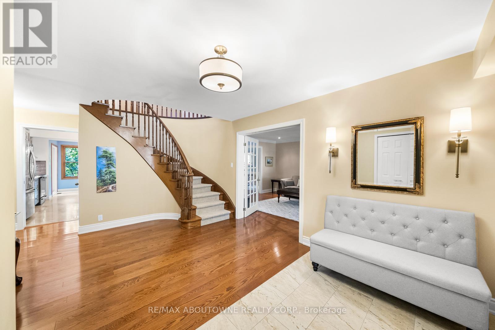 Photo 6 of 2262 Constance Drive, Oakville ON