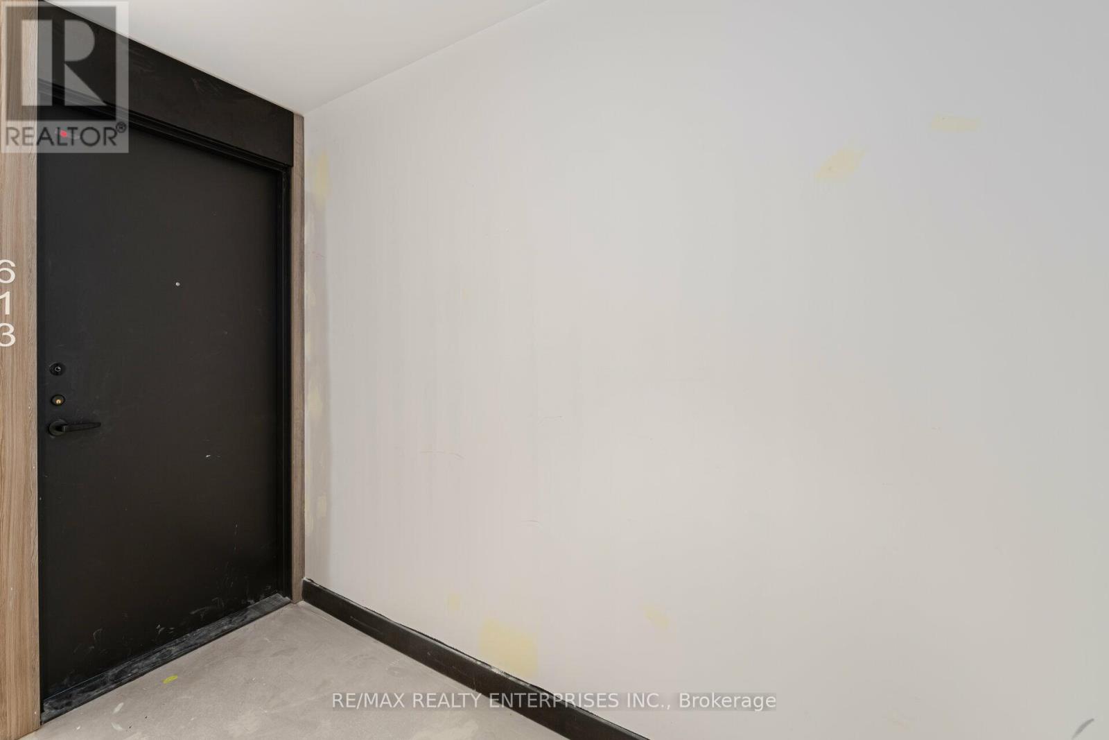 Photo 5 of 613 220 Missinnihe Way, Mississauga ON