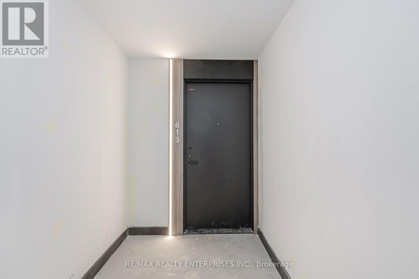 Photo 13 of 613 220 Missinnihe Way, Mississauga ON